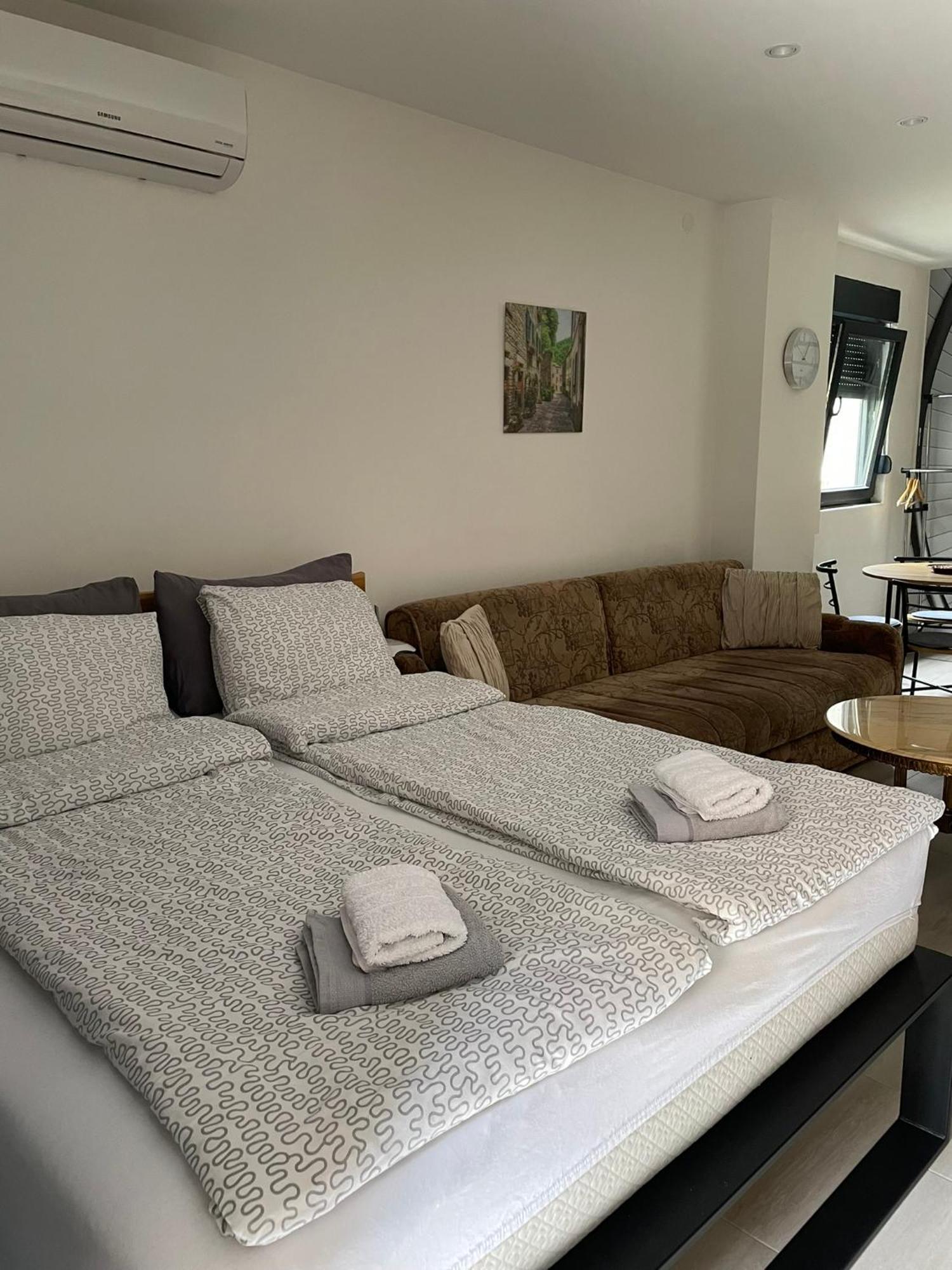 Visoko New Concept - 7 Minutes From The Pyramids - City Center Exteriör bild